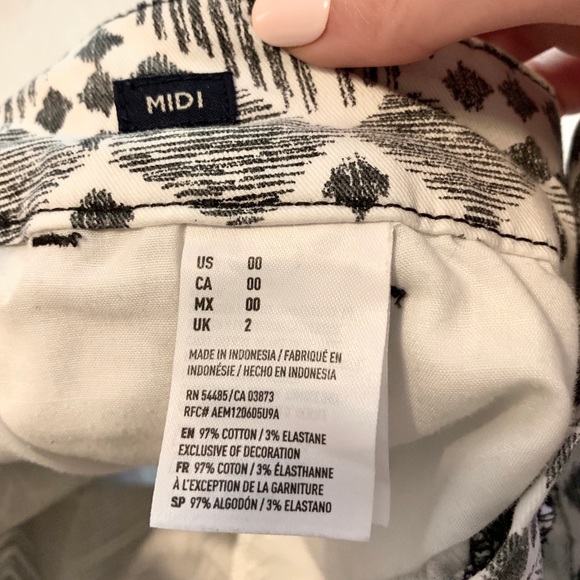 American Eagle Midi Black and White Aztec Shorts - Picture 5 of 5